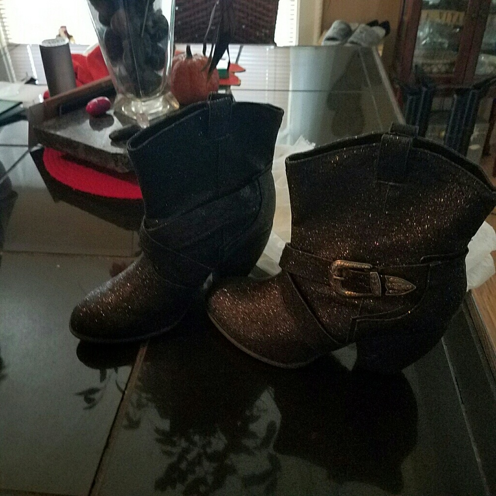 Size 9 grey boots
