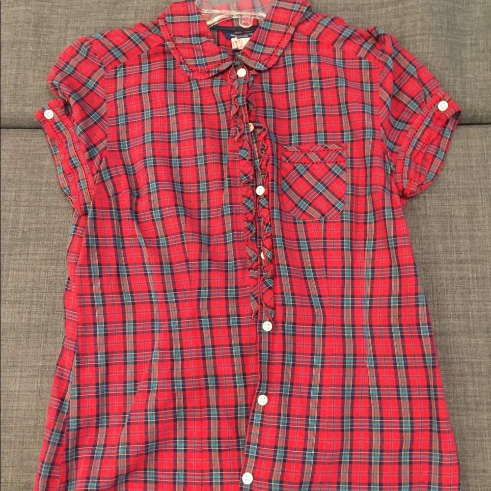 Cute plaid short-sleeve button down top.