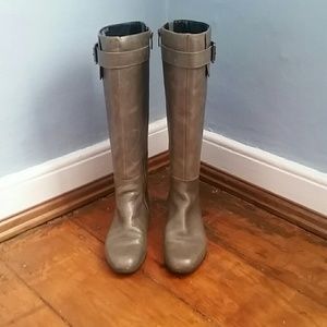 Pebble grey leather flat boots