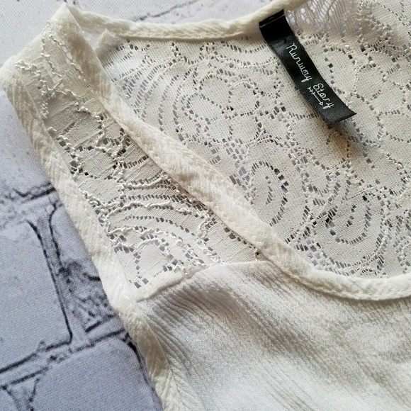 Runway Story Summer White Flowy Tank Sz Small - Picture 2 of 6