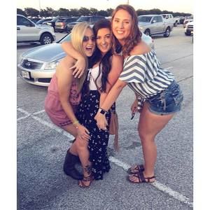 Meet your Posher, Kendra