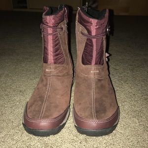 Never worn Merrel woman winter boots