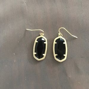 Kendra Scott earrings 💗