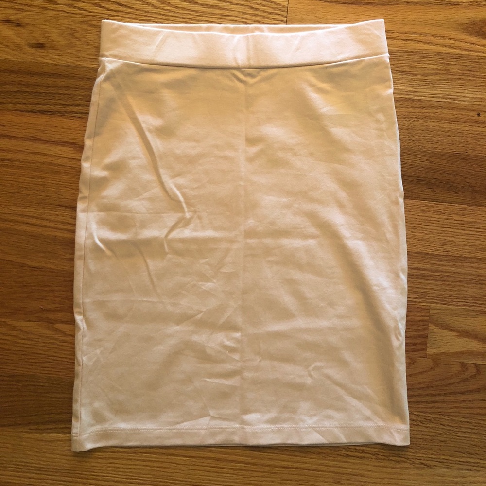 Peach knee-length cotton/spandex skirt