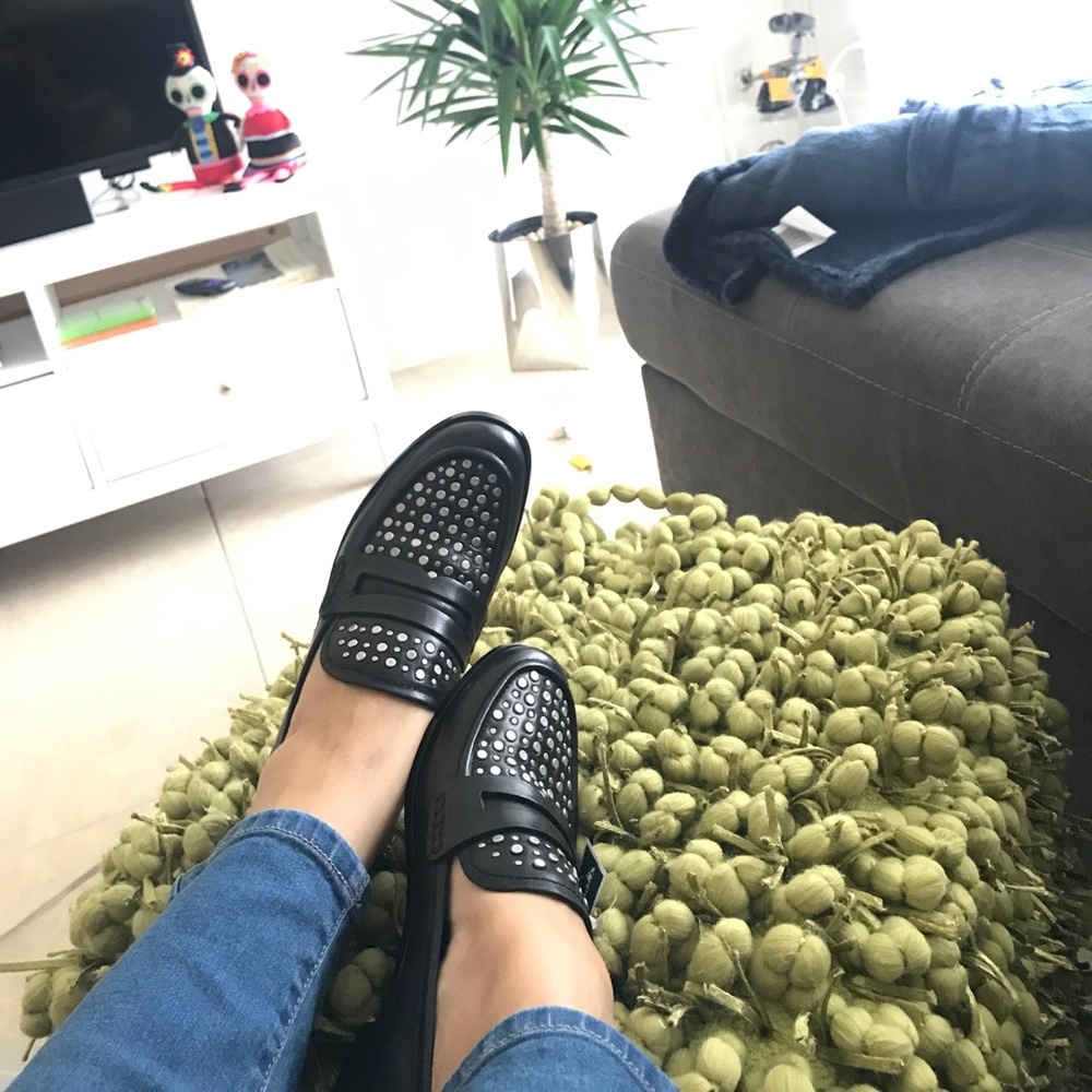 Pour la victoire loafers! Black!