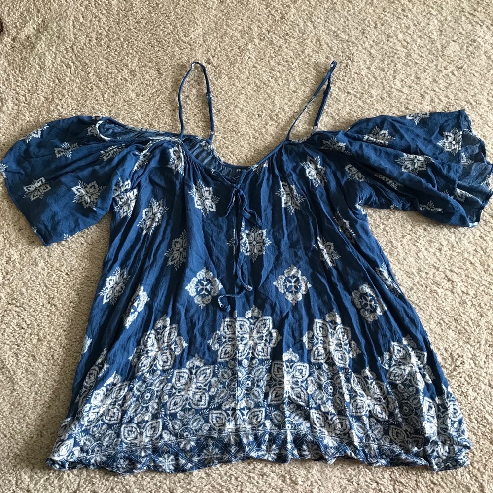 Cold shoulder top
