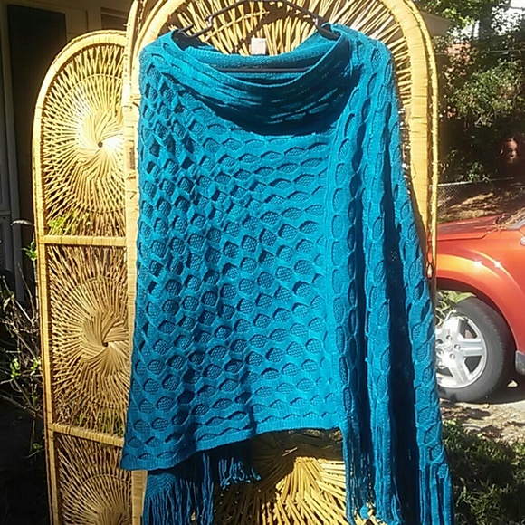 Lightweight blue wrap - Picture 2 of 2