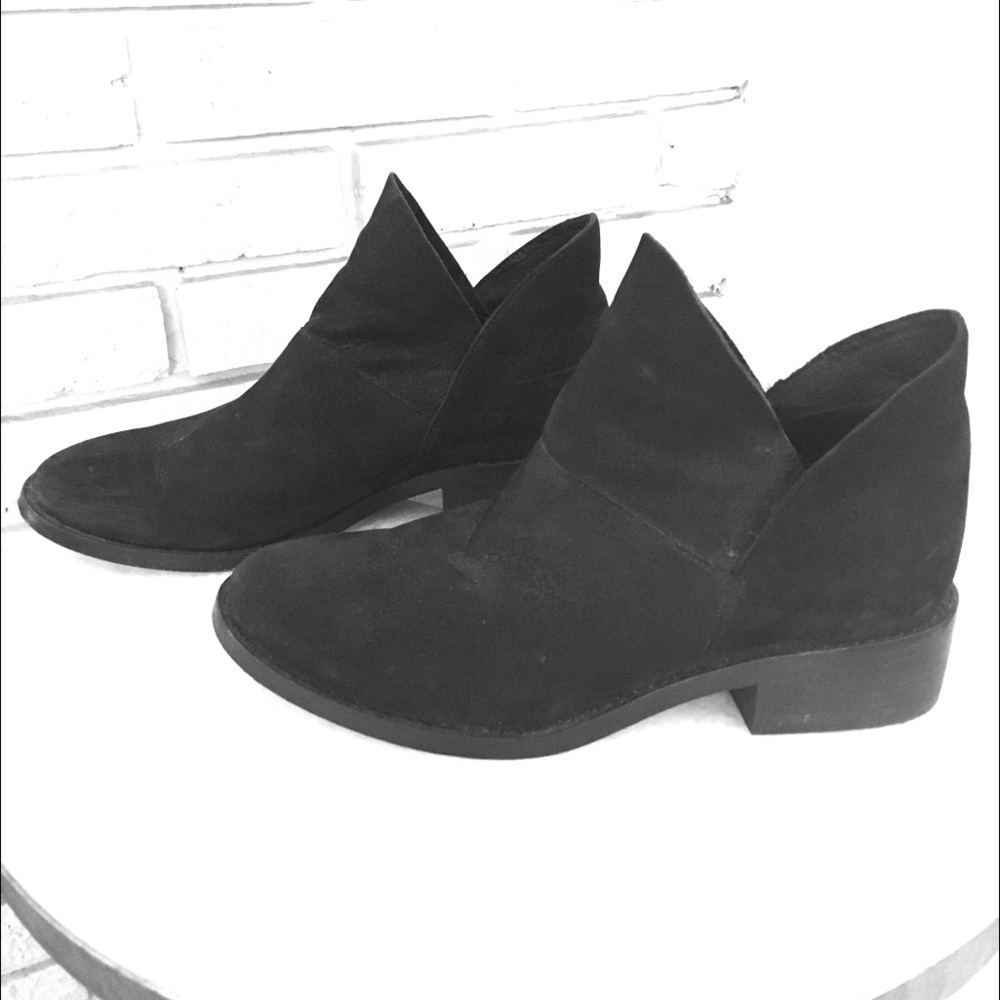 Eileen Fisher black sueded leather booties