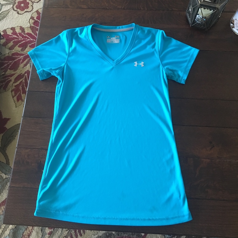 UNDER ARMOUR semi fitted heat gear t shirt