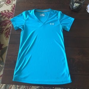 UNDER ARMOUR semi fitted heat gear t shirt