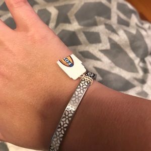 NWT Silver Patterned Fossil Bangle