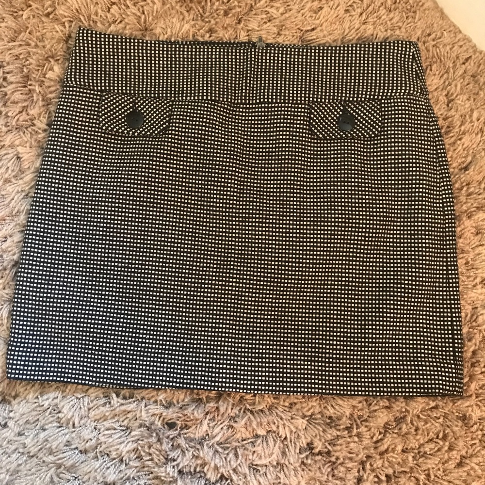 Black and white Gap skirt