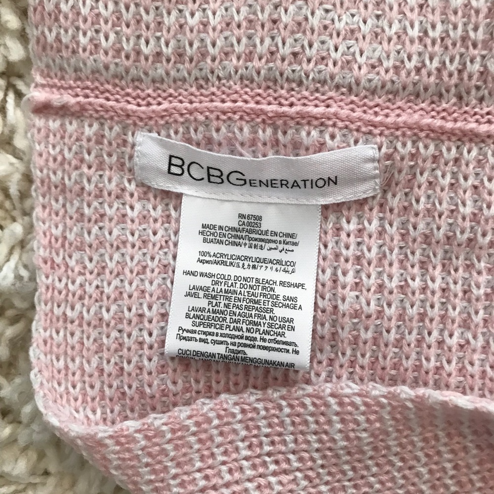 Pink Infiniti scarf - Picture 2 of 2