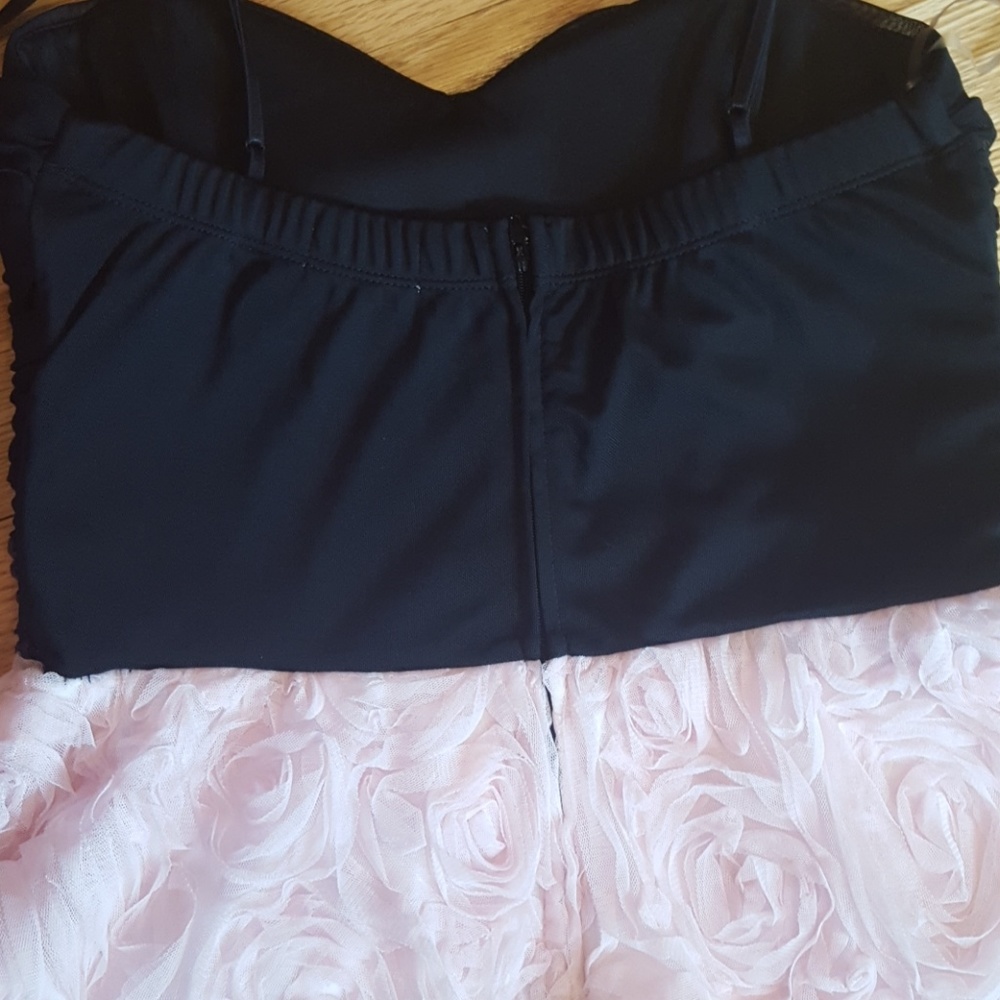 Elegant dress - Picture 5 of 8