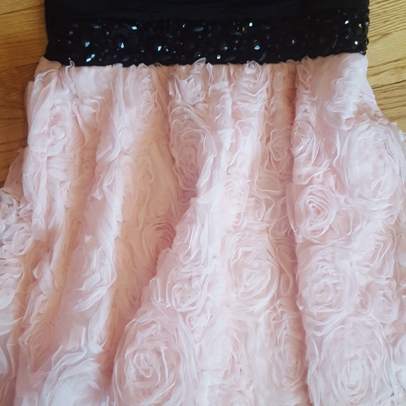 Elegant dress - Picture 3 of 8