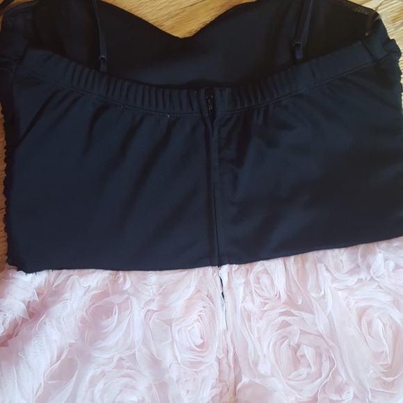 Elegant dress - Picture 5 of 8