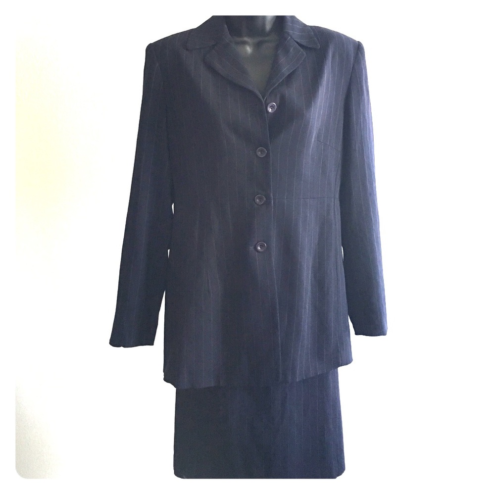 Women’s navy blue pin striped dress suit set NWT