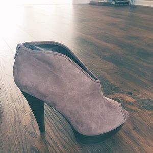 Carlos Santana open toe shoes