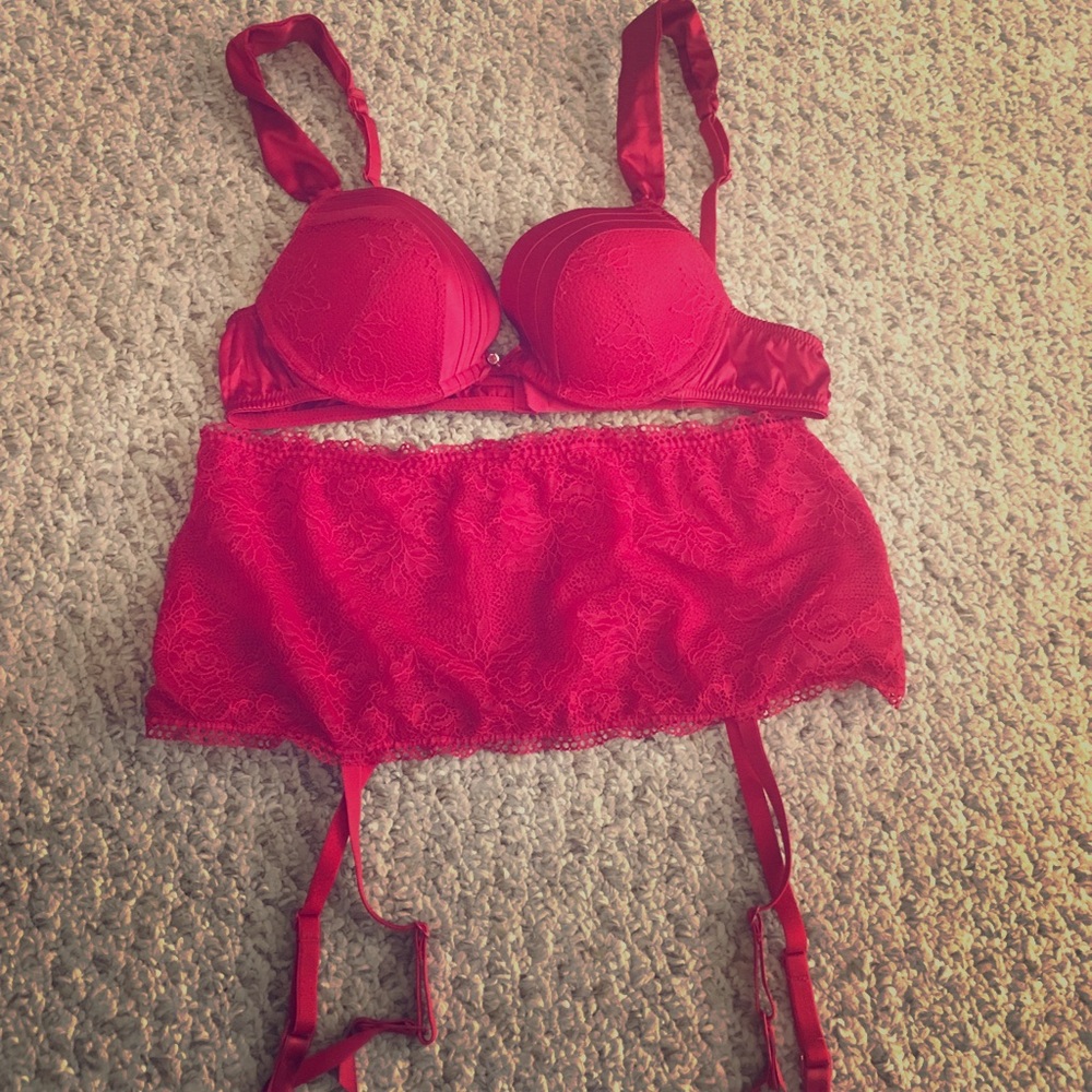 Red Sexy Outfit Bra and Garter Set 34A