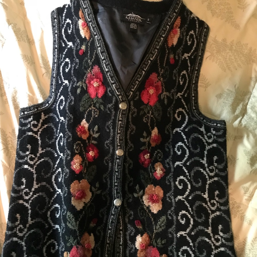 Price reduced Icelandic Design woolen vest