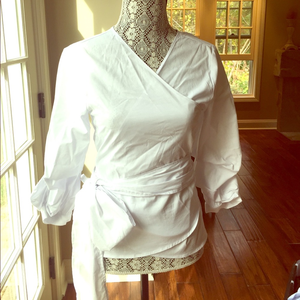 Pleione Crisp white trendy wrap shirt SZ small.