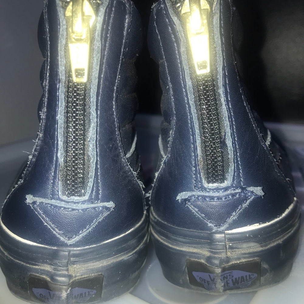 Vans - Picture 2 of 4