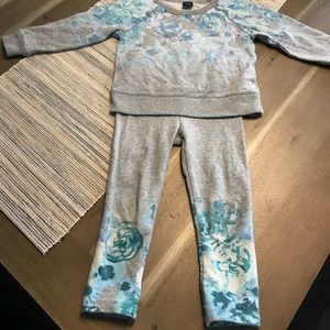 Girls GAP sweatshirt and pants