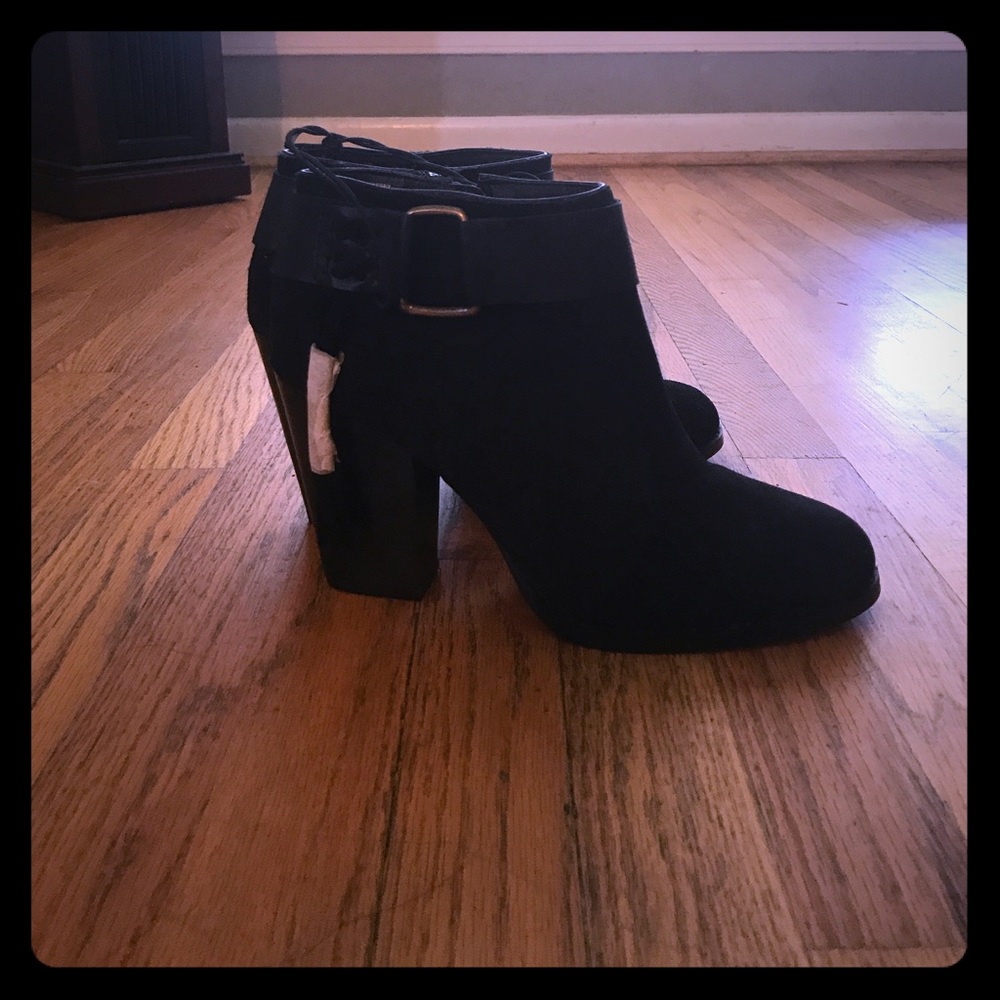 •Kensie Suede Booties, NWT!!!! •