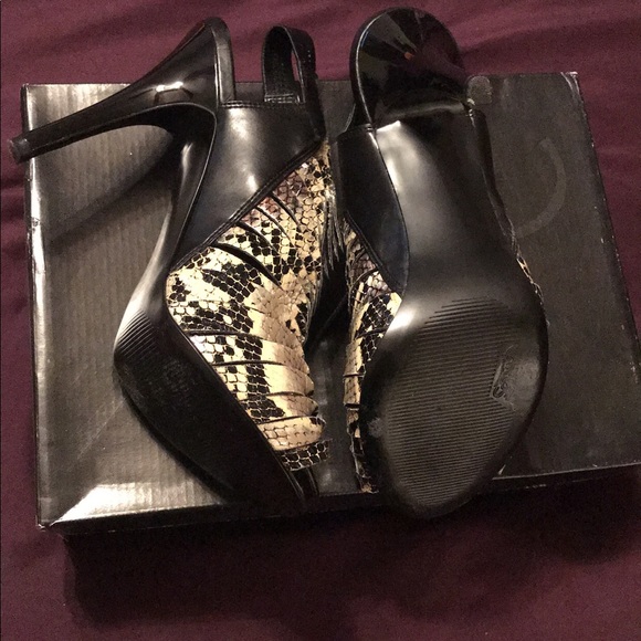 Carlos Santana snake slingback heels - Picture 3 of 3
