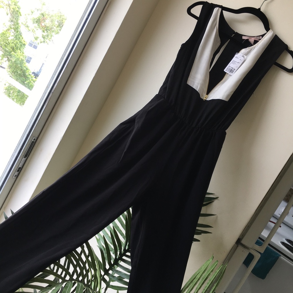 Black and white jumpsuit - Picture 1 of 6