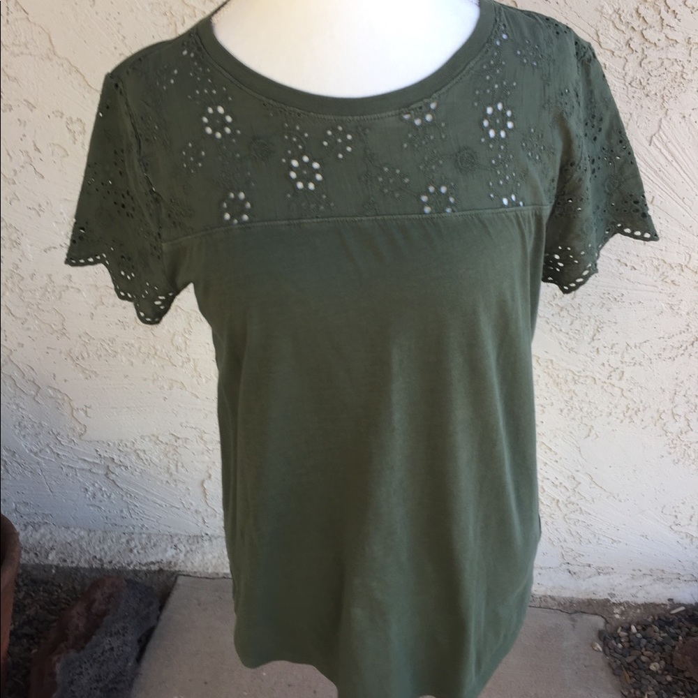 Women’s GAP casual top. Olive Green Size Large.