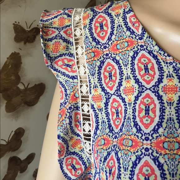 Blouse - Picture 7 of 8