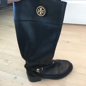 Black leather Tory burch riding boot