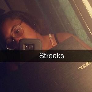 Meet your Posher, Shaela