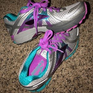 Brooks - GTS Seventeen - 8.5