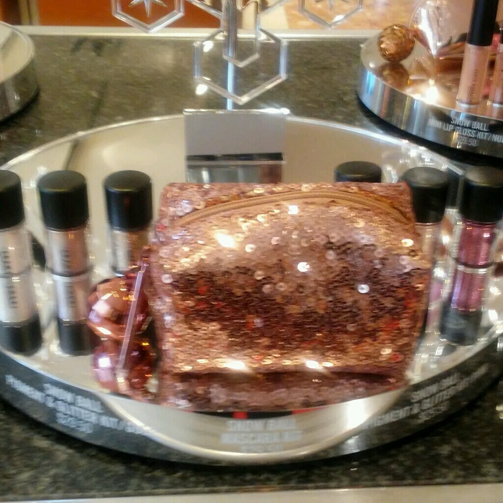 Meet your Posher, Toni