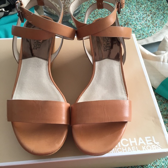 Michael Kors wedge sandal - Picture 2 of 3