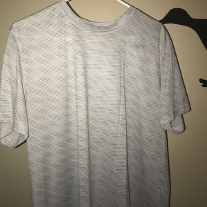 NIKE short sleeve shirt (Large)