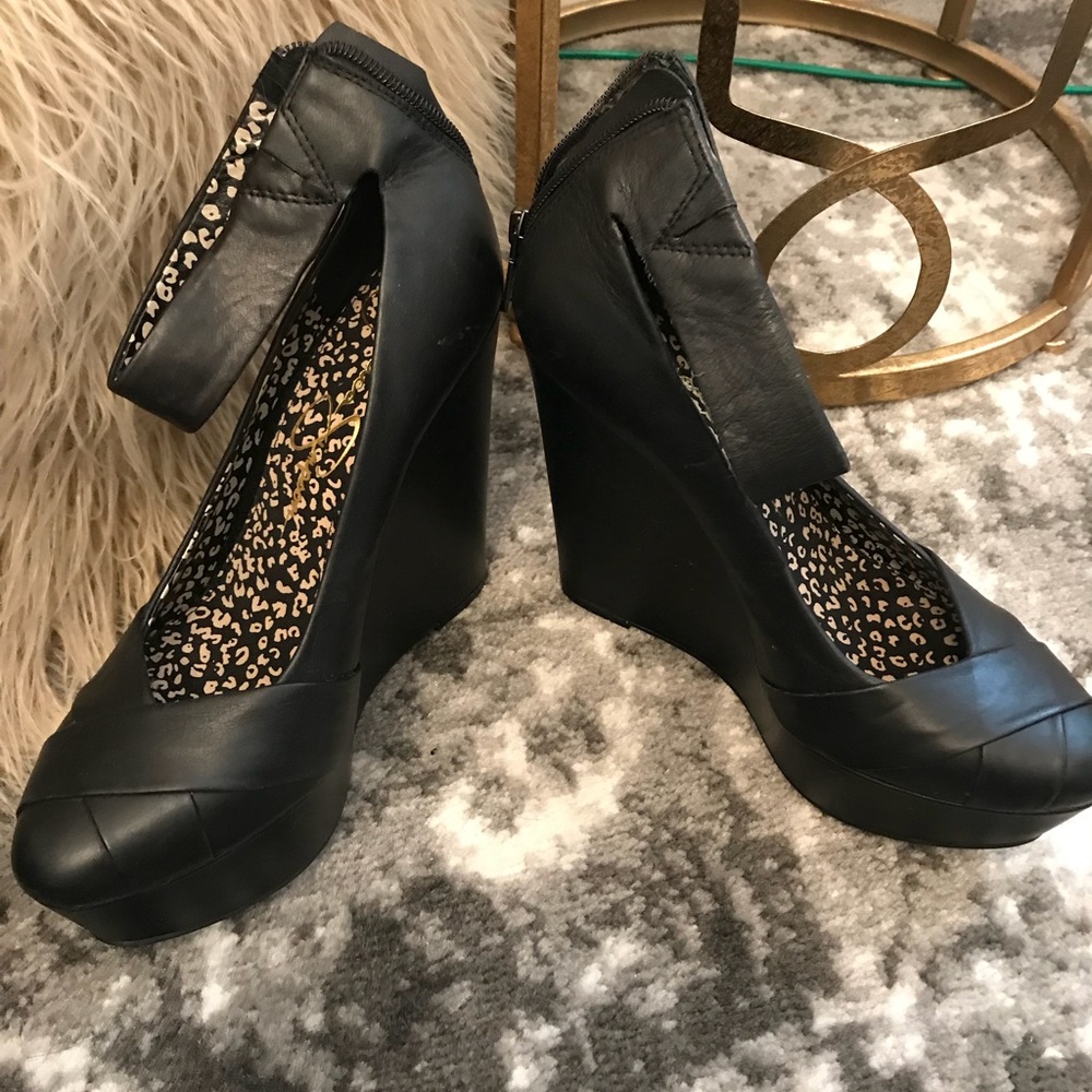 Jessica Simpson Black Wedges