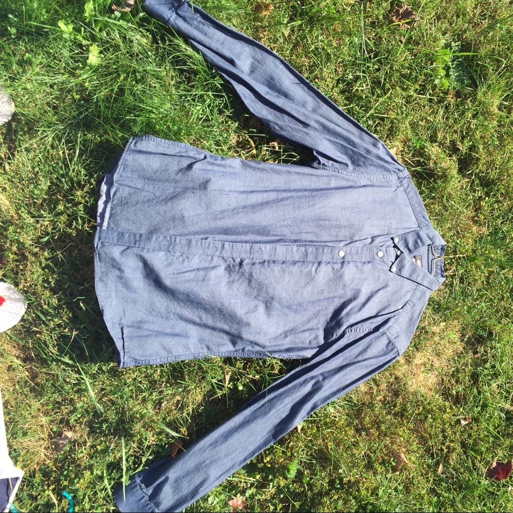 Hm button up