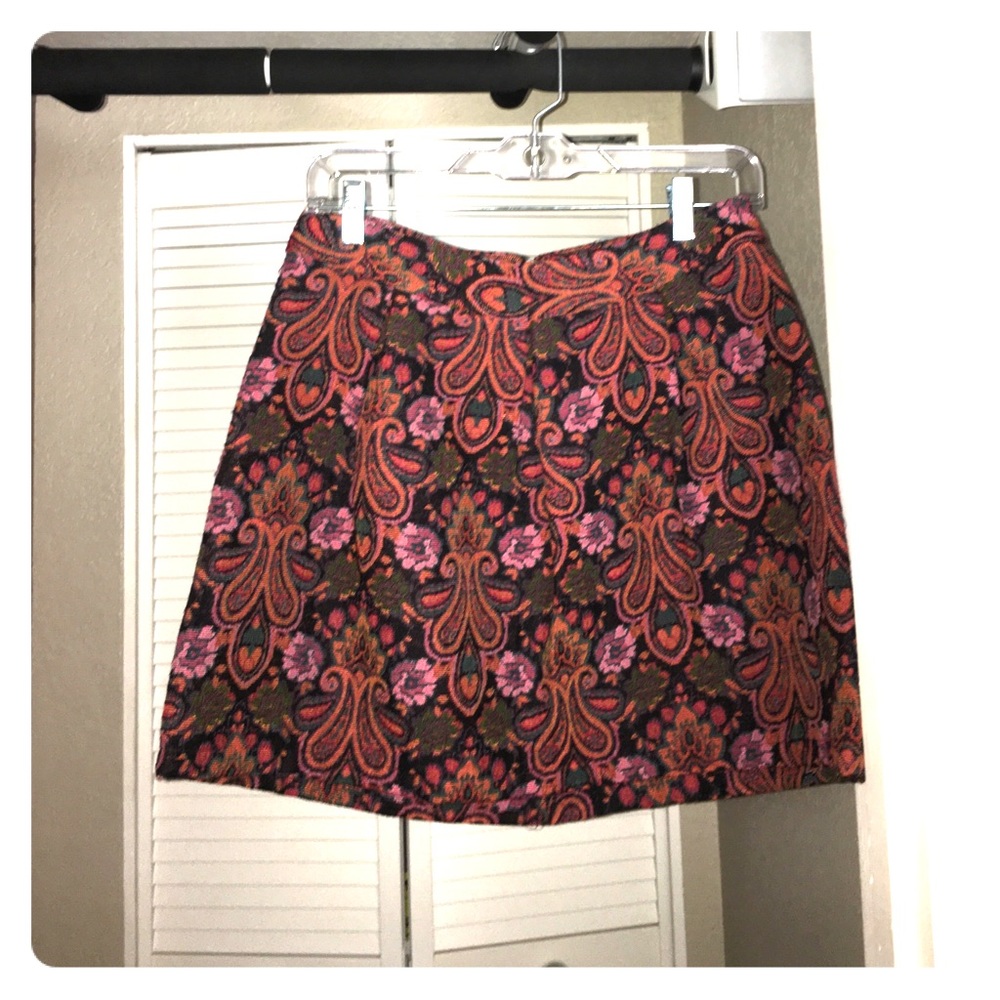 Beautiful patterned skirt perfect for fall
