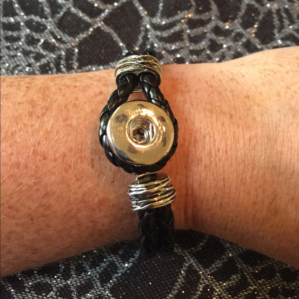 Magnolia & vine leather bracelet