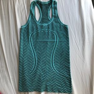 Lululemon workout tank size 2
