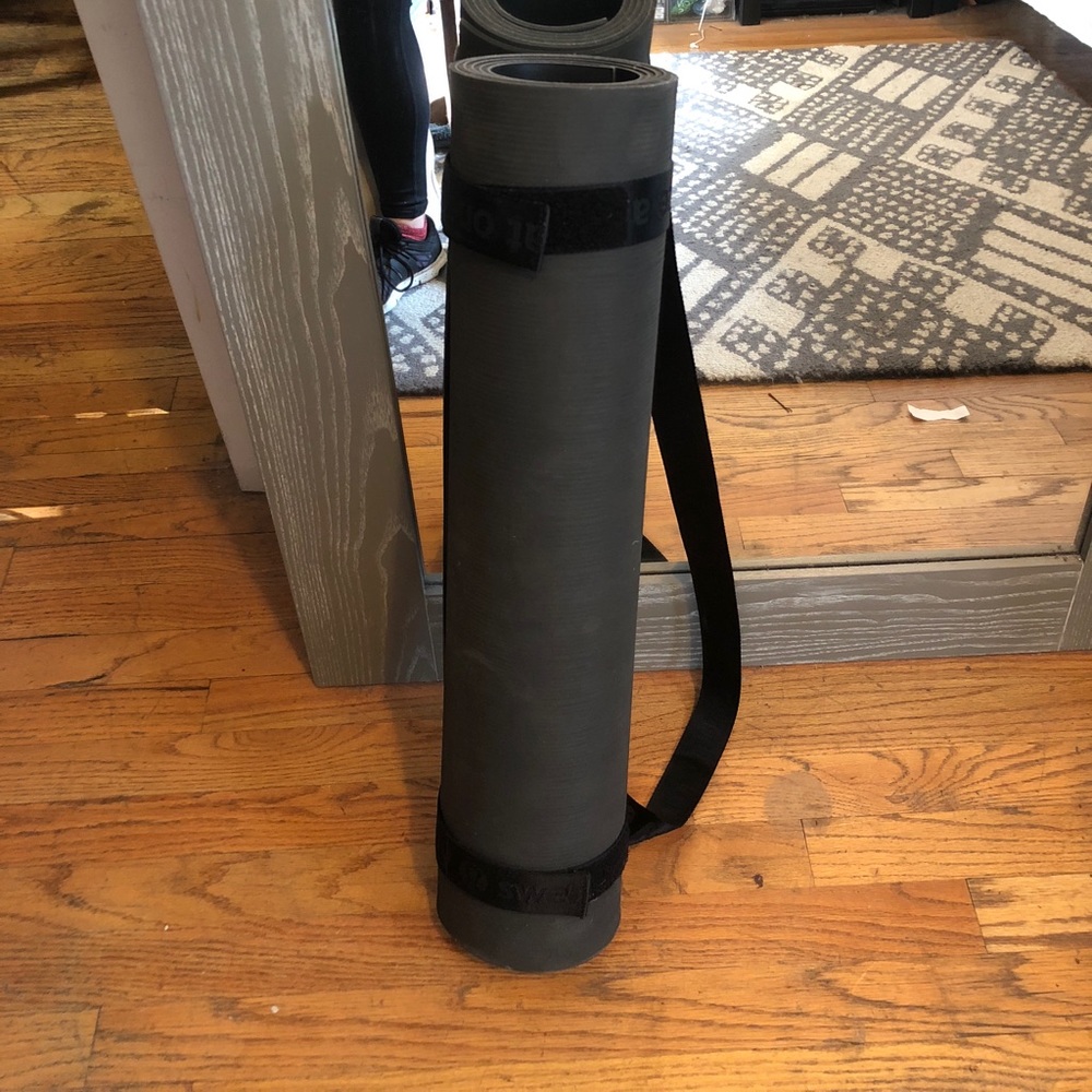 Reversible Lululemon yoga mat