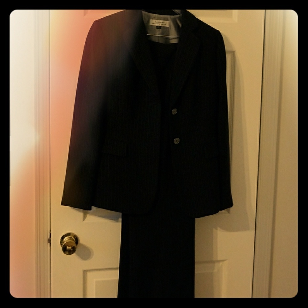 Ladies pant suit