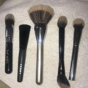 5 face brushes: Kat Von D, IT cosmetics, Morphe