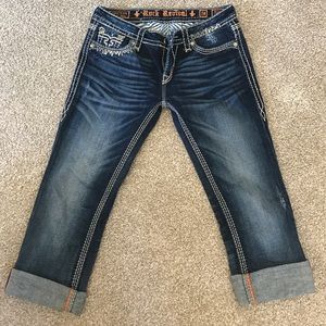 Rock Revival capris with white accents