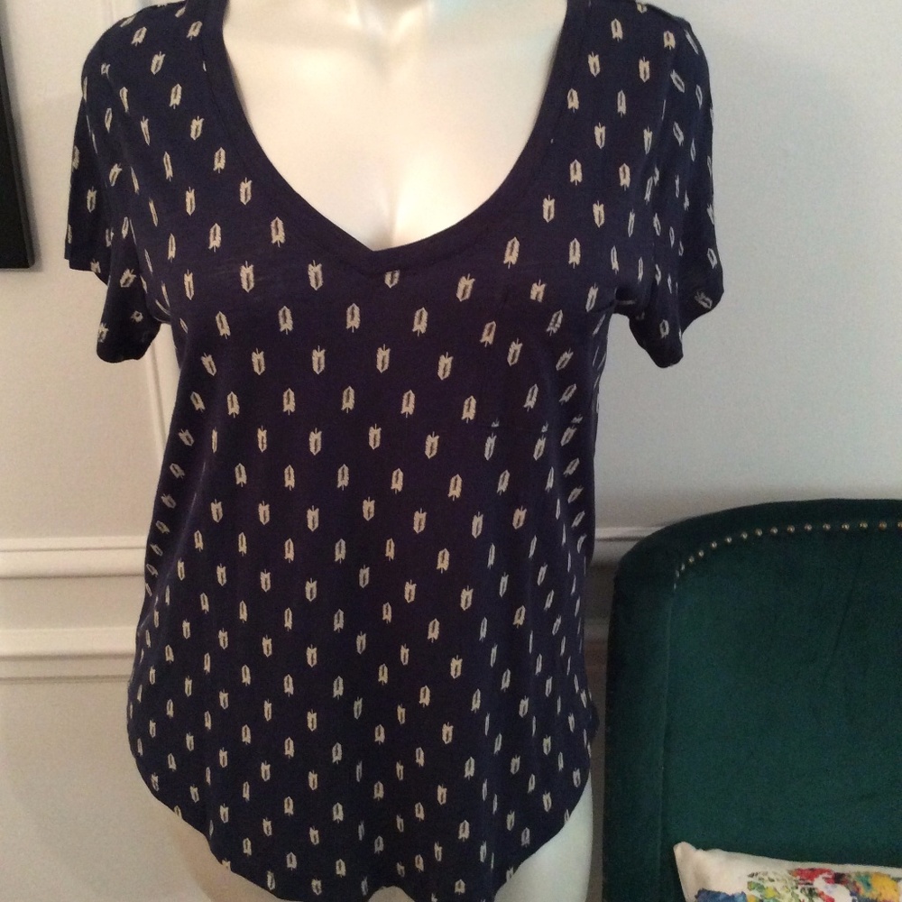 Torrid Arrow Print V-Neck Pocket Tee NWT