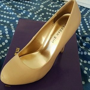 New nude shoes never worn