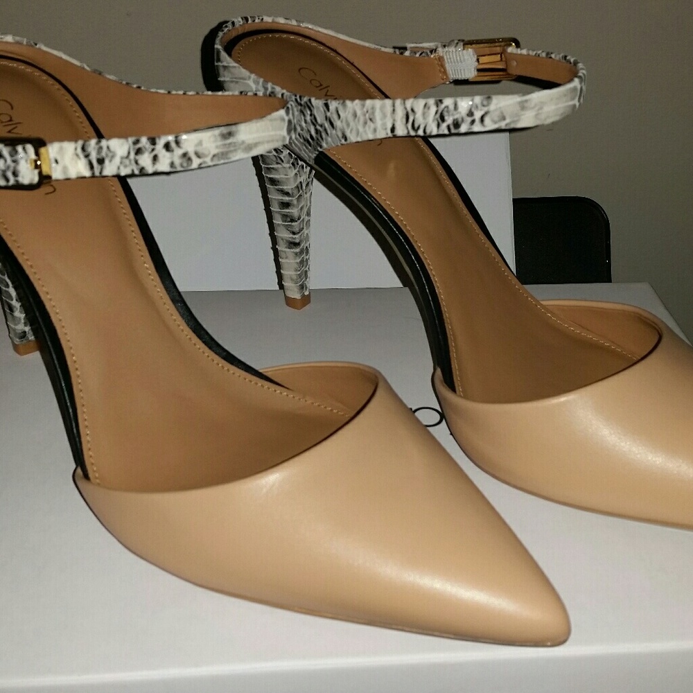 Calvin Klein Pumps